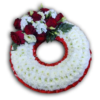 Traditional Wreath, red &amp; white