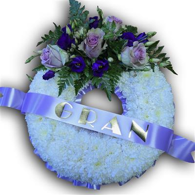 Traditional wreath, lilac with sash
